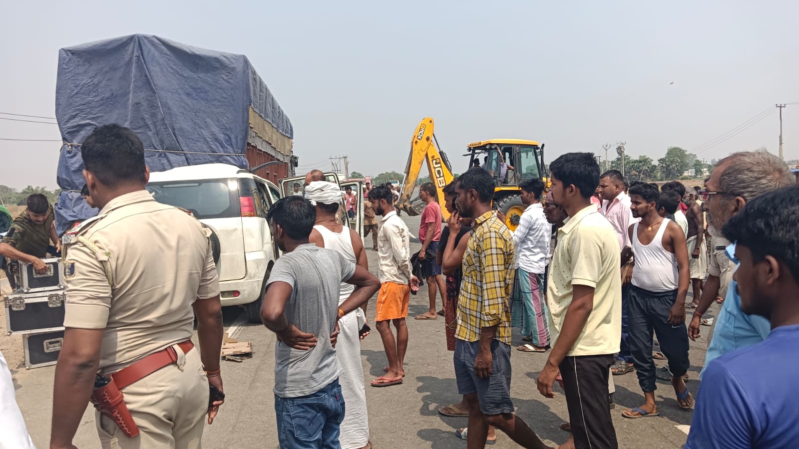 Breaking News: बिहटा के नौबतपुर सरमेरा पथ पर भीषण सड़क हादसा! खड़े ट्रक में कार ने मारी टक्कर, दो की मौके पर मौत 