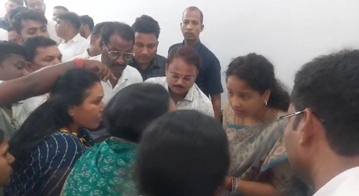 गिरिडीह पहुंची गांडेय विधायक कल्पना सोरेन,अधिकारियों के साथ की बैठक