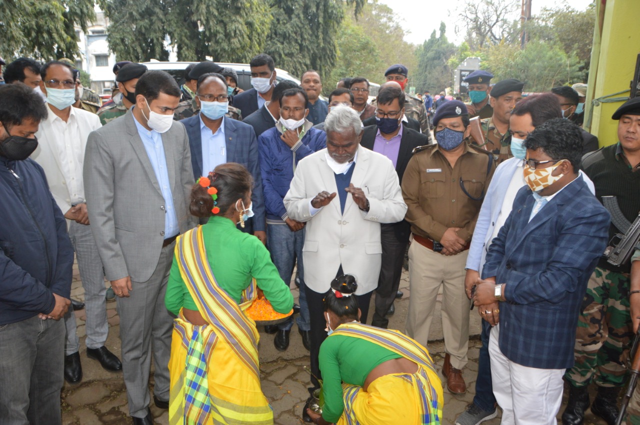 चंपई सोरेन ने अपनी ही सरकार का गुण गाया, विपक्ष ने कहा, नहीं मिलेगा एक भी नंबर