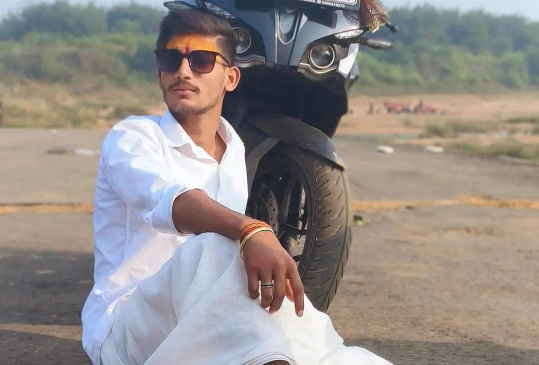 दुमका:शोरूम में गार्ड की नौकरी करने वाले पिता जब लाडले को नहीं दे पाए महंगा फोन, तो बेटे ने कर दिया ये काम 