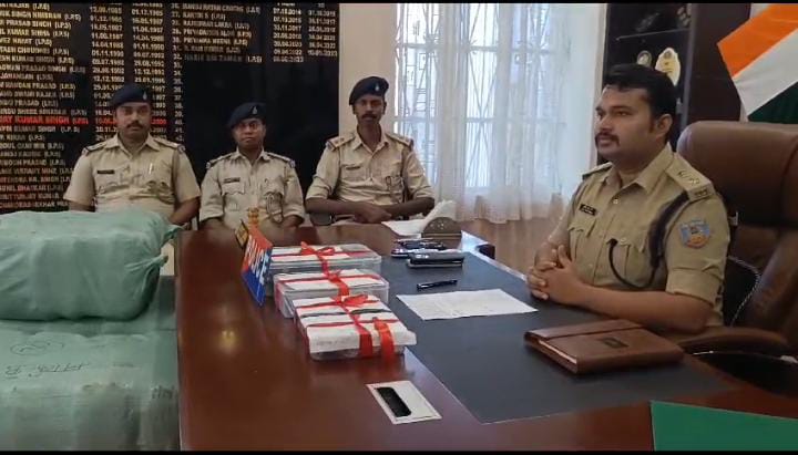 नशे के खिलाफ लोहरदगा पुलिस का बड़ा एक्शन! 70 लाख का गांजा किया जब्त, तस्करों की तलाश जारी  