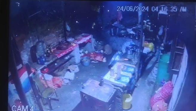 लौहनगरी में बढ़ा चोरों का आतंक! छत पर सोये 5 लोगों को नशीला स्प्रे मारकर फोन लेकर हुए फरार