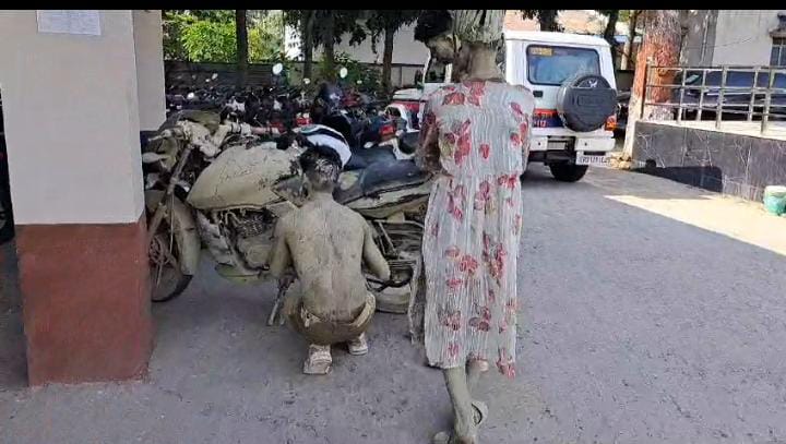  Bihar News: बाइक पर बीच सड़क रील बनाना इन तीन युवकों को पड़ा भारी, पुलिस ने काटा चालान, ले गई थाना