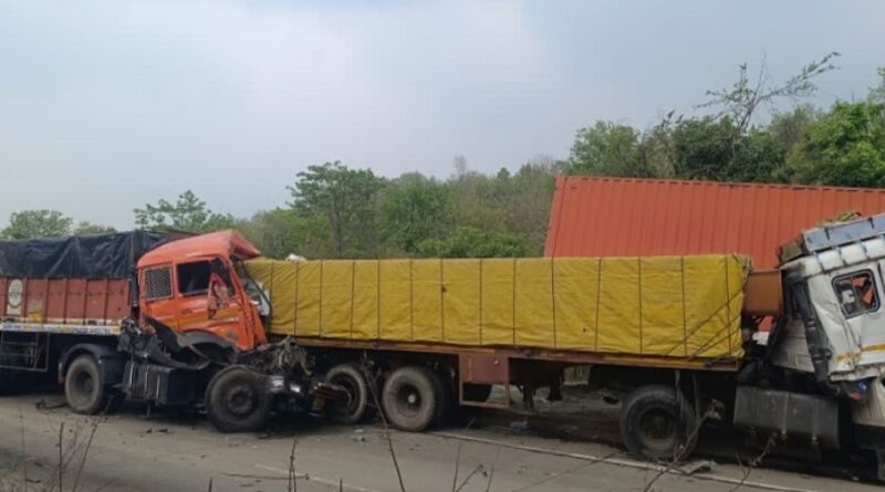 BIG BREAKING: हजारीबाग में भीषण सड़क हादसा,  ट्रक और ट्रेलर  की टक्कर में दो की मौके पर मौत, 2 गंभीर रूप से घायल