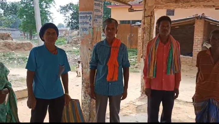 गुमला के इस गांव में मनरेगा योजना में किया जा रहा है घोटाला, पीएम आवास योजना में काम करनेवालों को अब तक नहीं मिली मजदूरी