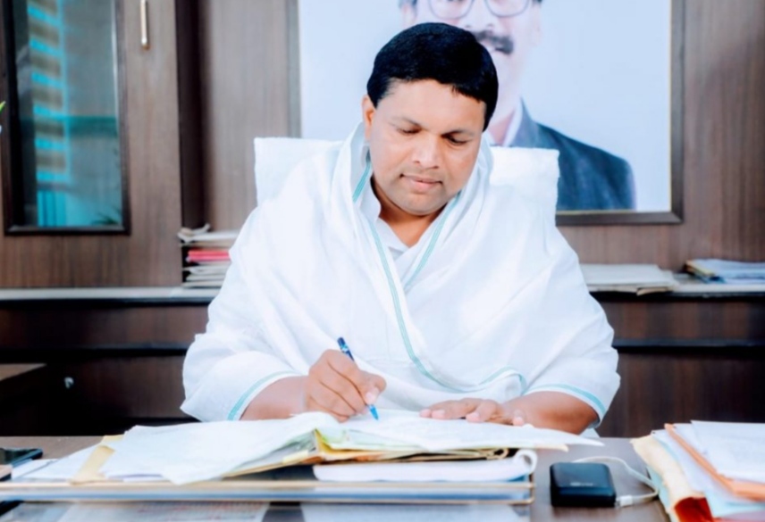 झारखंड के इस मंत्री के पर कतरने की तैयारी में सरकार! जानिए क्या है पूरा मामला