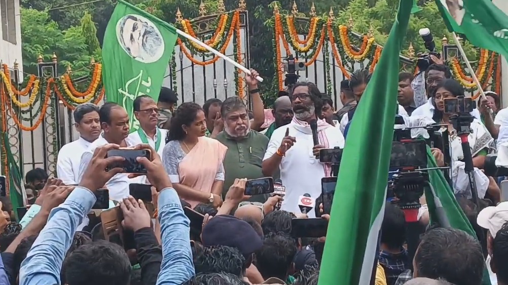 जेल से आते ही गरजे हेमंत, कहा- कल चुनाव हो तो परसो हो जाएगा भाजपा का सफाया, देखिए वीडियो