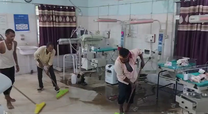JAHANABAD: सदर अस्पताल के  SNCU वार्ड में घुसा बारिश का पानी, मरीज हो रहे परेशान !