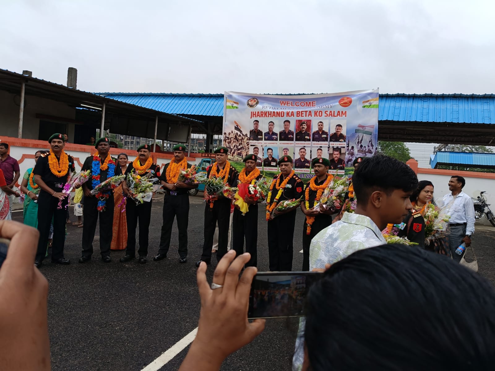 मां भारती की सेवा कर लौटे भारतीय सेना के जवान, रांची स्टेशन में हुआ अनोखा स्वागत, देखिए वीडियो