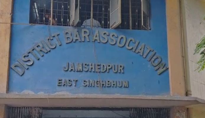 जमशेदपुर बार एसोसिएशन के अधिवक्ता ने नए क्रिमिनल लॉ को बताया काला कानून, तो किसी ने कहा मिलेगी राहत