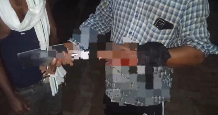 जमशेदपुर:वन विभाग के कार्यालय परिसर में अपराधियों ने मचाया तांडव, चापड़ से किया हमला, दो घायल