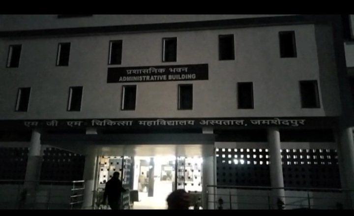 अपराधियों ने दनादन दागी गोलियां, बाइक दौड़ा रहा घायल युवक, फिर हुआ यह