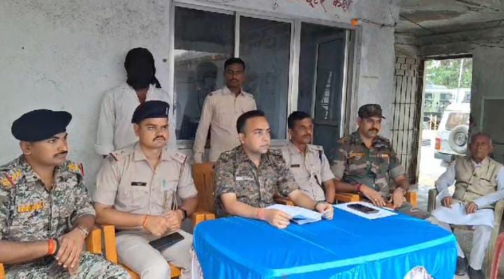 गिरिडीह पुलिस ने अंतरराज्यीय वाहन चोर गिरोह का किया खुलासा, 48 घंटों के अंदर चोरी हुई ट्रक सहित एक को किया गिरफ्तार 