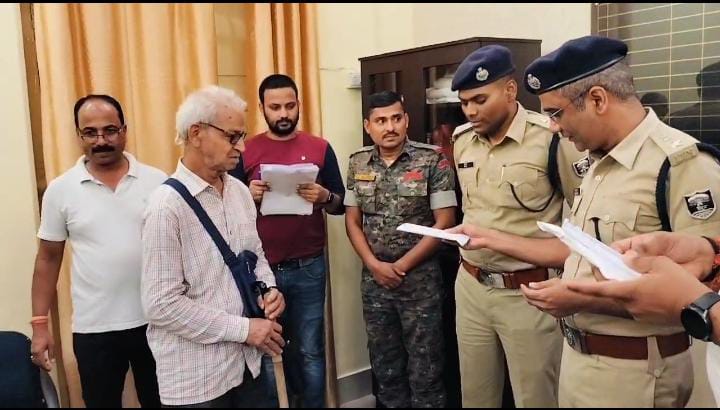 ऑपरेशन मुस्कान के तहत लौट रही है लोगों की खुशियां! भागलपुर पुलिस ने 409 मोबाइल धारकों को सौंपा