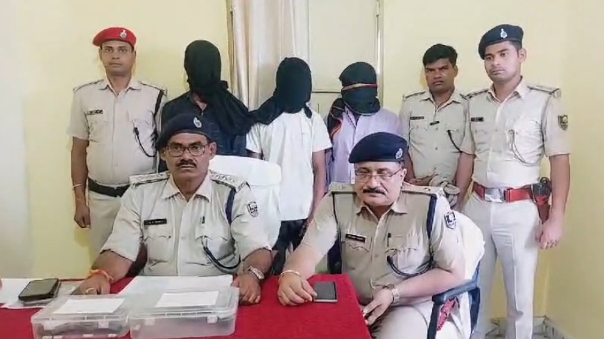 फिल्मी स्टाइल में बैंक लूटने की योजना बना रहे थे तीन अपराधी, फेल हुआ प्लान, कुछ इस तरह पुलिस ने किया गिरफ्तार, देखिए वीडियो