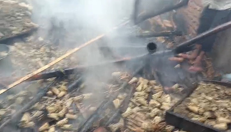 बीड़ी फैक्ट्री में लगी आग, लाखों का नुकसान, मौके पर पहुंची दमकल की गाड़ियां