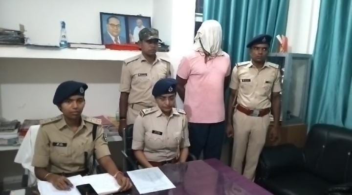 Bihar News:बीएसएफ का फर्जी असिस्टेंट कमांडेंट गिरफ्तार,लड़कियों को शादी का झांसा देकर करता था यौन शोषण