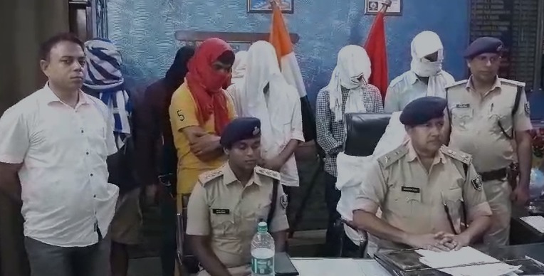 बक्सर पुलिस की बड़ी कार्रवाई : कुख्यात अपराधी गुड्डू राय को किया गिरफ्तार, 2 देसी पिस्टल, 4 मैगजीन और 30 जिंदा कारतूस बरामद