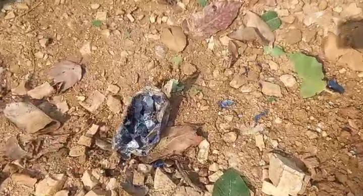 गुमला में भाकपा माओवादी ने दर्ज कराई मौजूदगी, जंगल से 35 से अधिक केन बम बरामद, डिफ्यूज करने में जुटी टीम