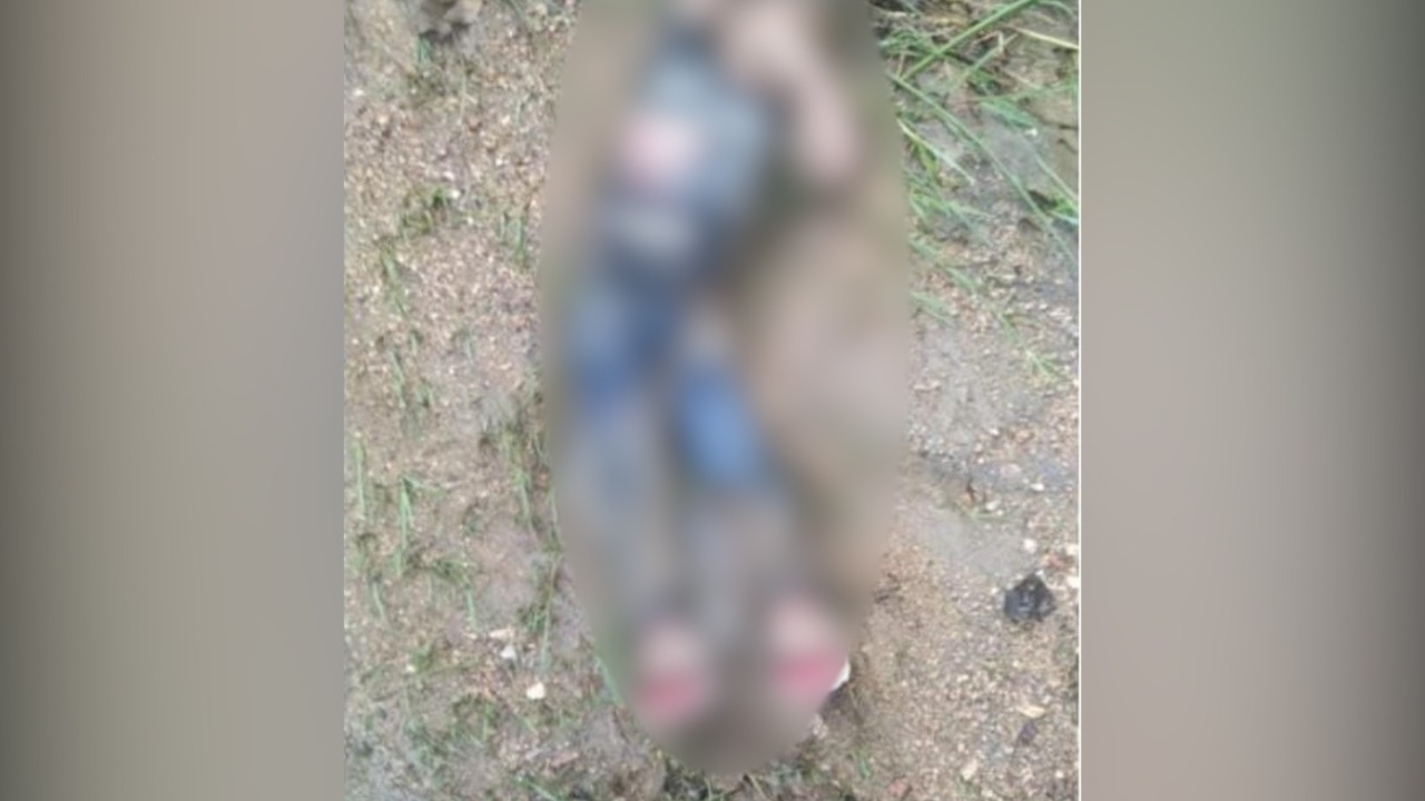 बाइक से उफनती नदी कर रहे थे पार, ढाई  साल का बच्चा तेज बहाव में बहा