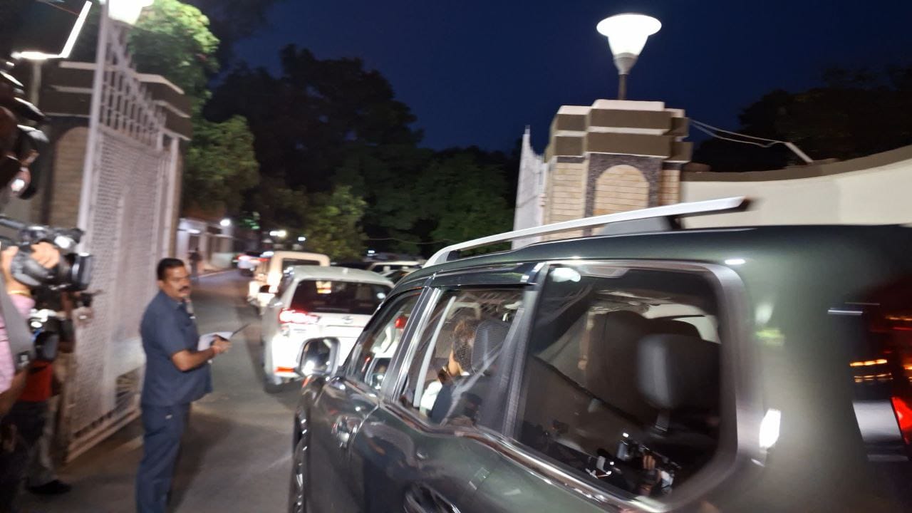 RANCHI : सीएम आवास में कुछ ही देर में शुरू होगी इंडी गठबंधन की बैठक, फ्लोर टेस्ट और मंत्रिमंडल विस्तार को लेकर बनाई जाएगी रणनीति