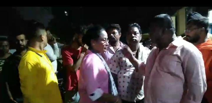 जमशेदपुर:राज्यपाल रघुवर के भतीजे और जंबू अखाड़ा के अध्यक्ष के बीच मारपीट, पढ़े मामले का सरयू राय से कनेक्शन