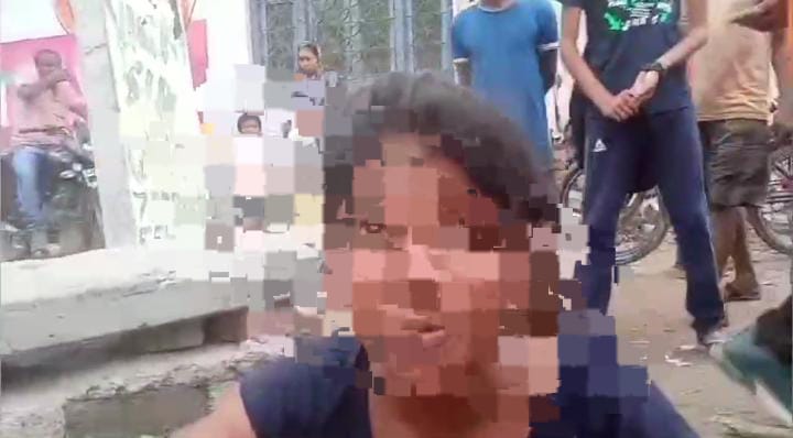 नशे की गिरफ़्त में बिहार के युवा!  युवती ने बीच सड़क किया हाई वोल्टेज ड्रामा, पढें लोगों ने क्या कहा 