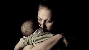 मां बनने के बाद महिलाओं में बढ़ रहा पोस्टपार्टम डिप्रेशन का खतरा, कई एक्ट्रेसेस भी हो चुकी हैं इसका शिकार, जानिए क्या है यह मानसिक बीमारी