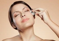 Bueaty Tips : आइस फेशियल करते वक्त न करे ऐसी गलती, रेडनेस और एलर्जी से हो सकती है परेशानी