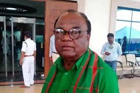 सदन में कल्पना के सामने नरम पड़ गए लोबिन, जब कल्पना ने पैर छू कर लिया आशीर्वाद 