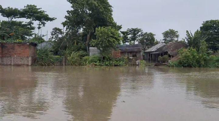 बिहार में कोसी का तांडव शुरू! जलप्रलय से 100 से अधिक गांव जलमग्न, भूखे मरने को मजबूर हुए लोग