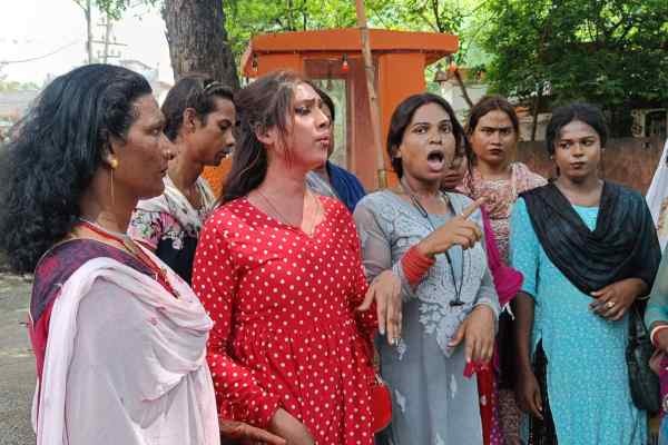 हेमंत सरकार मे अब किन्नर भी नहीं है सुरक्षित, छेड़खानी का मामला लेकर पहुंचे थाना