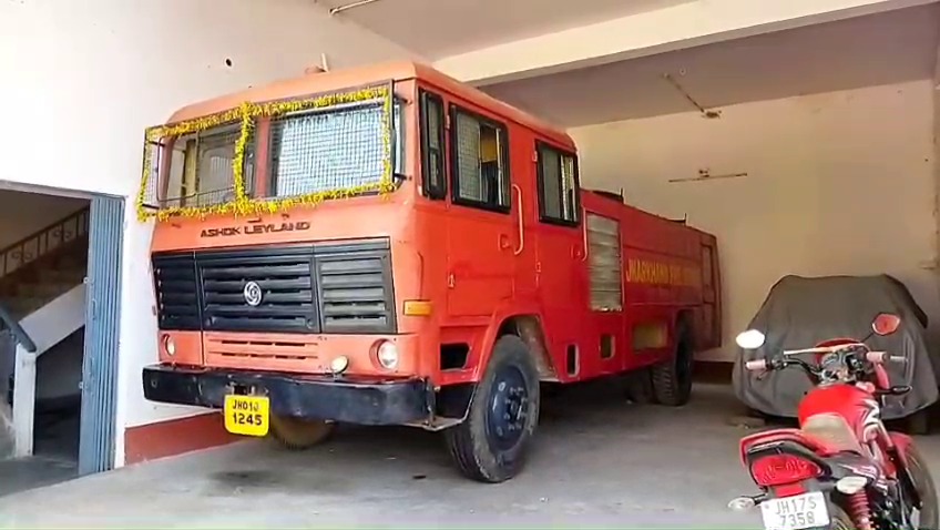 बिना ईंधन व वेतन के कैसे बुझेगी आग !