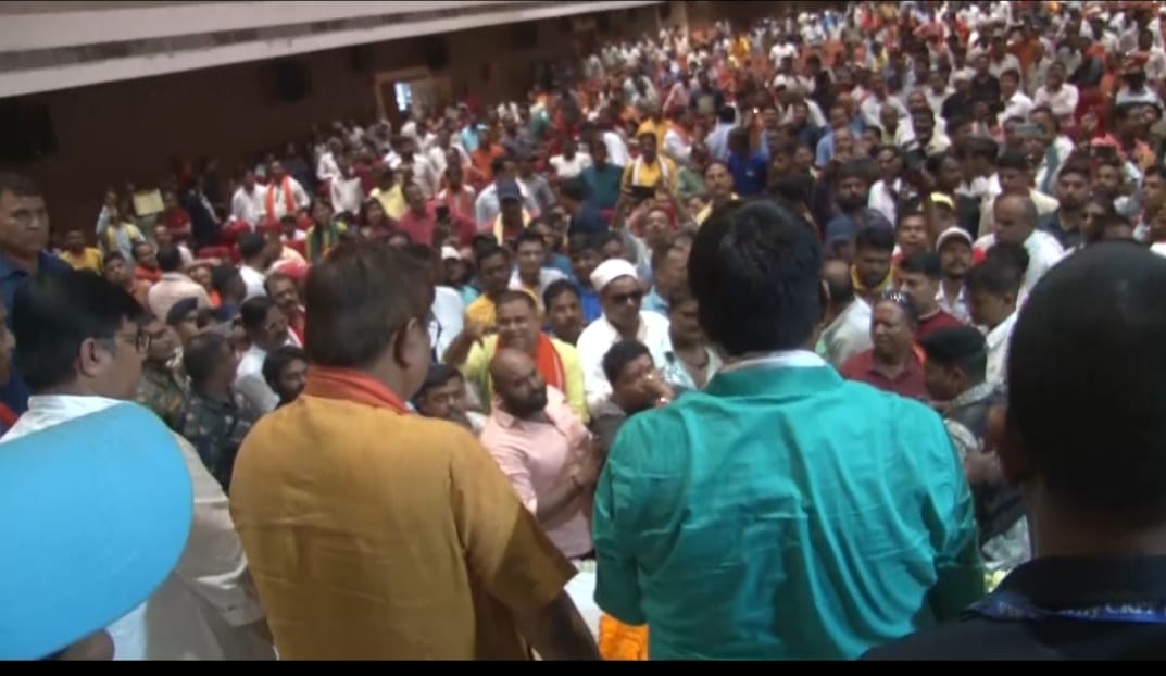 धनबाद : भाजपा प्रदेश अध्यक्ष की मौजूदगी में आखिर क्यों टूटा पार्टी का अनुशासन, पढ़िए इस रिपोर्ट में