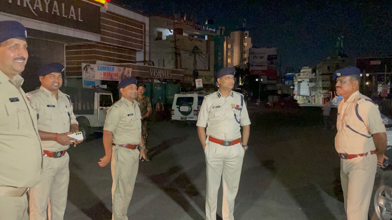 रांची में रात एक बजे सड़क पर DIG को देख भागने लगी BR नंबर कार,पुलिस में मचा हड़कंप, देखिए वीडियो   