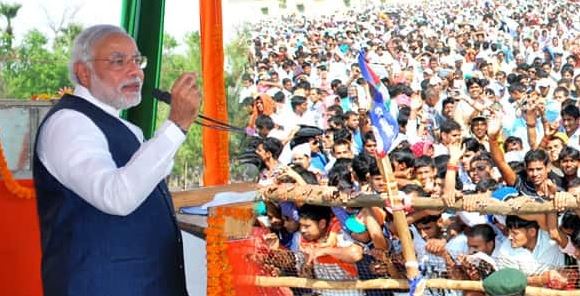 विपक्ष के तंज पर भारी पड़ गया PEW रिसर्च सेंटर की रिपोर्ट, भारत की 77 फीसदी जनता डेमोक्रेसी से खुश, अब कैसे कोई कहे लोकतंत्र खतरे में