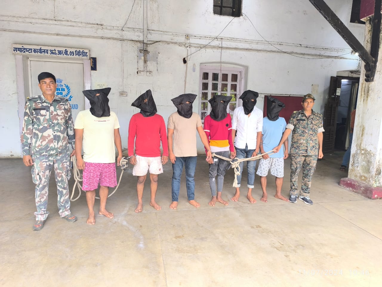 व्हाट्सएप पर करते थे अश्लील वीडियो कॉल, फिर धमकी देकर करते थे ठगी, 10 साइबर अपराधी गिरफ्तार