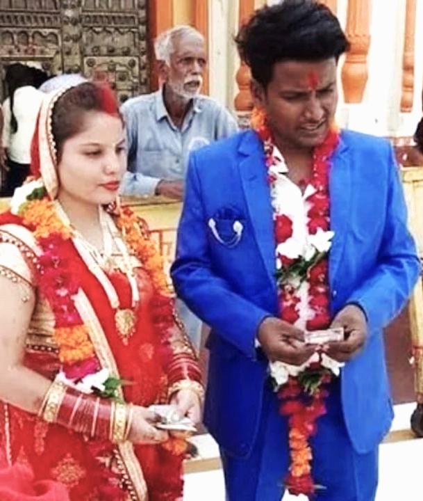 सरकारी नौकरी मिलते ही पत्नी ने कारपेंटर पति को दिखाया ठेंगा, बोली- नहीं मैच हो रहे 'स्टैंडर्ड्स'