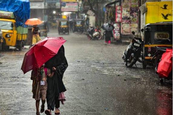 Weather Forecast: बेरुखी के बाद एक बार फिर से मेहरबान हुआ मानसून ! झारखंड के इन जिलों में अगले 3 दिनों तक झमाझम बारिश की संभावना
