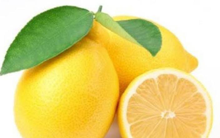 खतरनाक है नींबू के साथ इन चीजों का सेवन, हो सकती है पेट से जुड़ी ये समस्याएं 