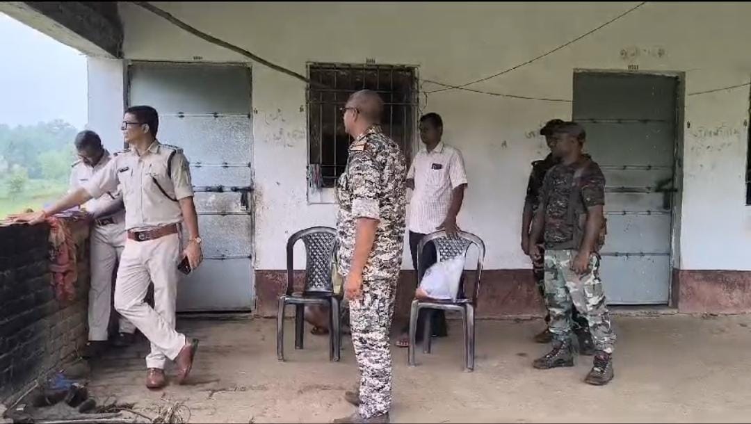 दुमका: पति ने कुदाल से काटकर की पत्नी की हत्या, पति फरार, जांच में जुटी पुलिस