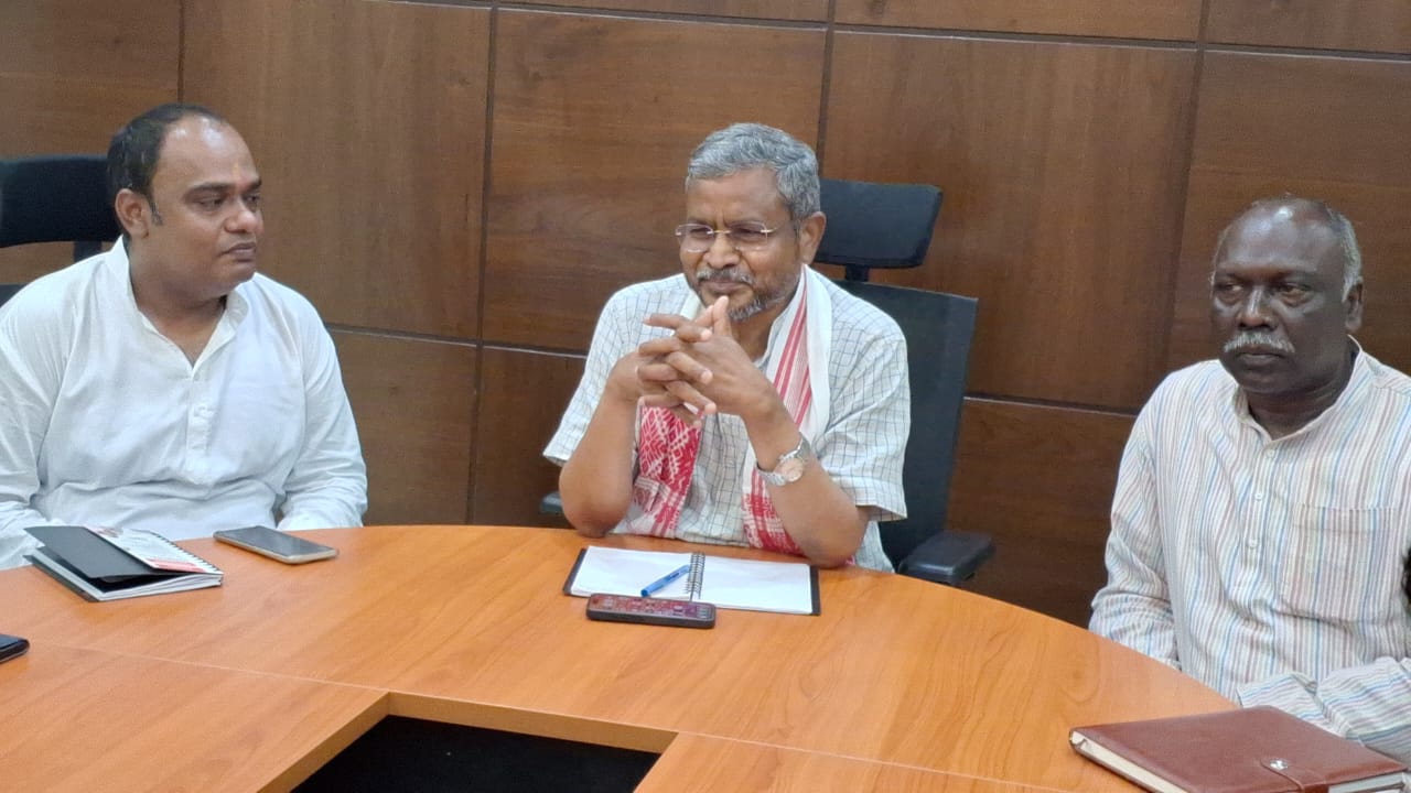 संथाल परगाना प्रमंडल में आदिवासियों की घटती जनसंख्या पर अक्रोशित हुए बाबूलाल मरांडी,सीएम हेमंत सोरेन से कर डाले कई सवाल