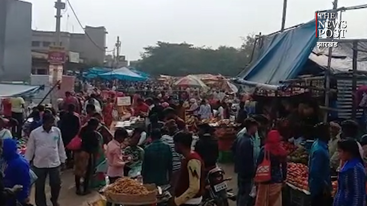 कोरोना के तीसरी लहर का नहीं दिख रहा खौफ, बाज़ारों में उड़ रहे गाइडलाइन्स की धज्जियां