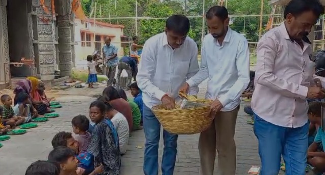 झारखंड का एक आंदोलनकारी जो पेंशन के पैसे से गरीबों को खिला रहें भर पेट खाना