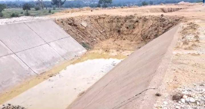 जमशेदपुर: जब नहर परियोजना का काम हुआ ठप, मशीनों में लगी जंग, तो खत्म हुआ पोटका के ग्रामीणों का सब्र, उग्र आंदोलन की दी चेतावनी 