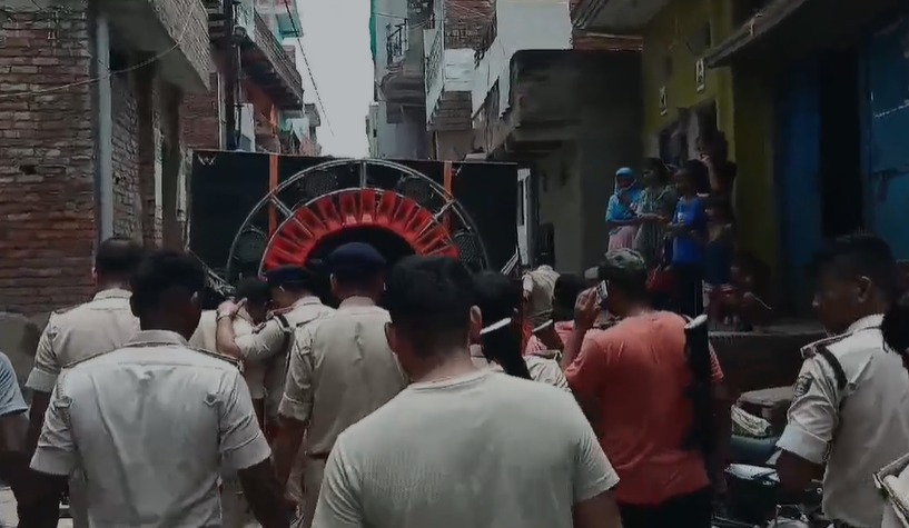 मोहर्रम को लेकर DJसंचालकों पर की जा रही कार्रवाई, पिकअप वाहन जब्त