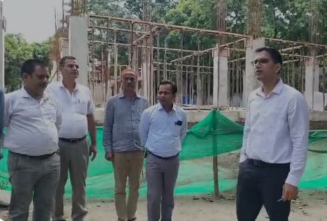 शिक्षा विभाग का लेखा जोखा नहीं मिलने पर भड़के डीएम, बोले - कोई गड़बड़ी बर्दास्त नहीं