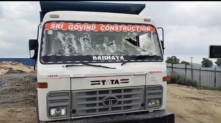 गढ़वा:चार सौ ग्रामीणों ने अचानक सड़क निर्माण कम्पनी के कैम्प पर बोला हमला, समानों को किया क्षतिग्रस्त,पढें वजह