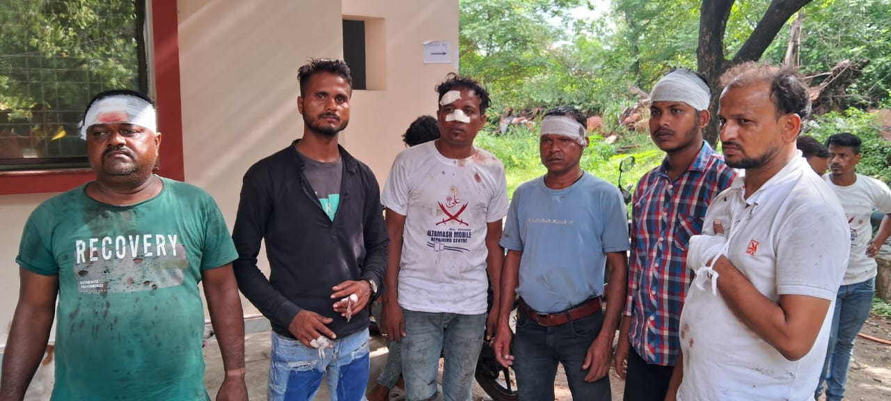 झरिया में पौ फटने के पहले भिड़े अखाड़ा दल ,खूब हुई पत्थर बाजी,पुलिस ने संभाला मोर्चा 