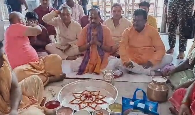 ओडिशा के राज्यपाल रघुवर दास ने बाबा मंदिर में की पूजा-अर्चना, बाबा बैद्यनाथ से की ये कामना
